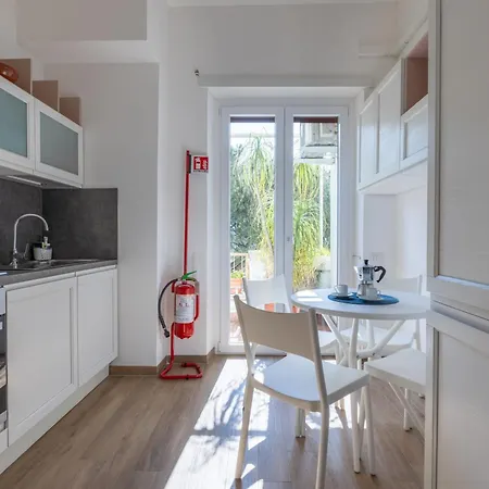 Апартаменты Retreat Near The Appian Way & Catacombs Рим